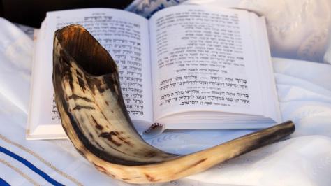 shofar-siddur-tallit-1598x900.jpg